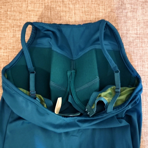 Norm Thompson Tank with Built in Bra, 38B - Picture 4 of 6